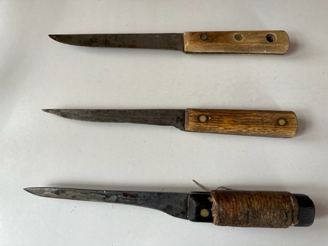 Thanksgiving Knife The worn Thanksgiving knife is the one with the twine handle, the bottom one. The others are “normal” and have been in the knife drawer of this house for at least 65 years. I shoe them for comparison to the worn blade of the turkey knife.